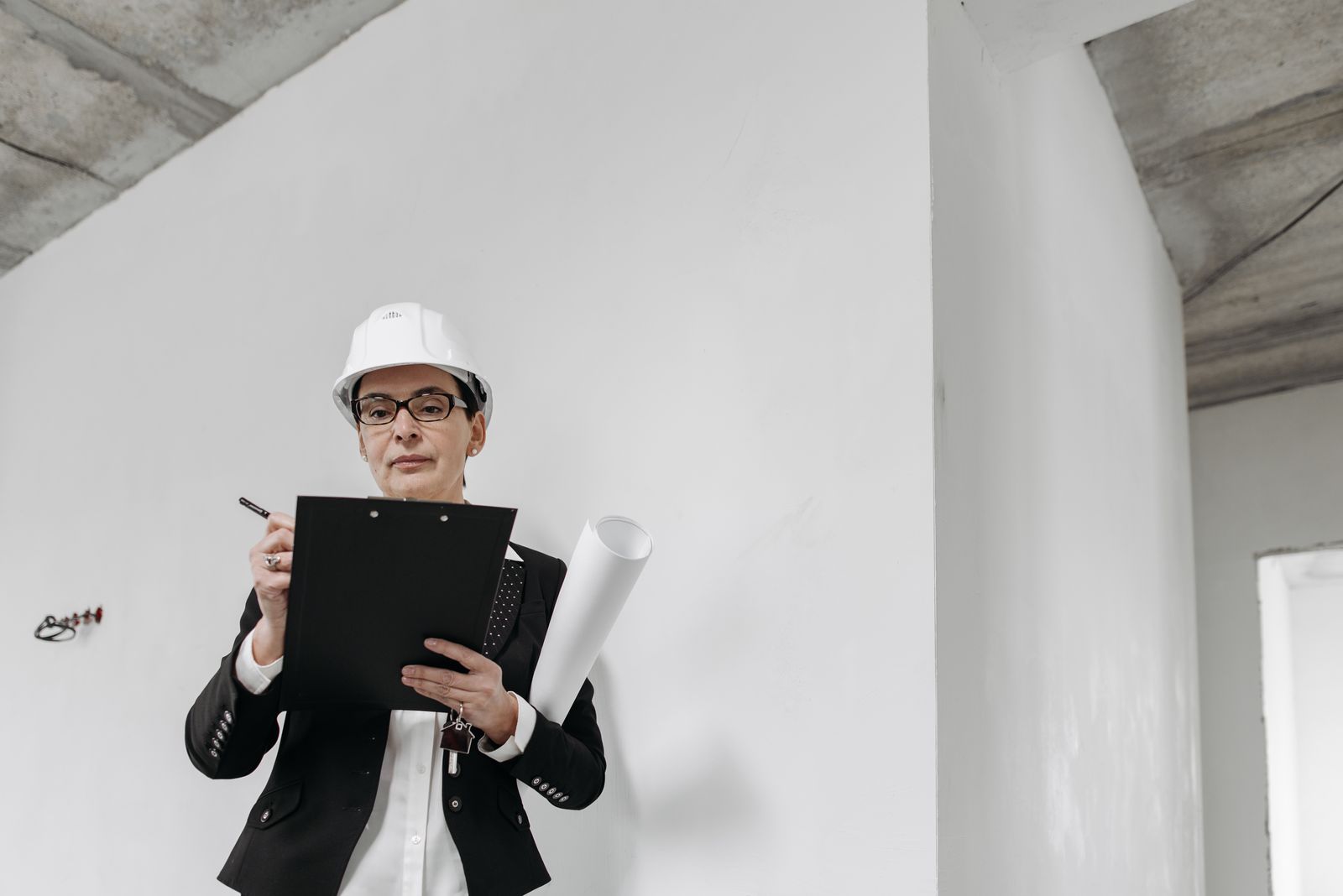 Roofing estimator reviewing findings with a building owner